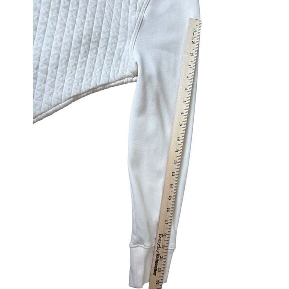 L.L.Bean Women’s Quilted Cream Sweatshirt size M Crewneck - Picture 8 of 10